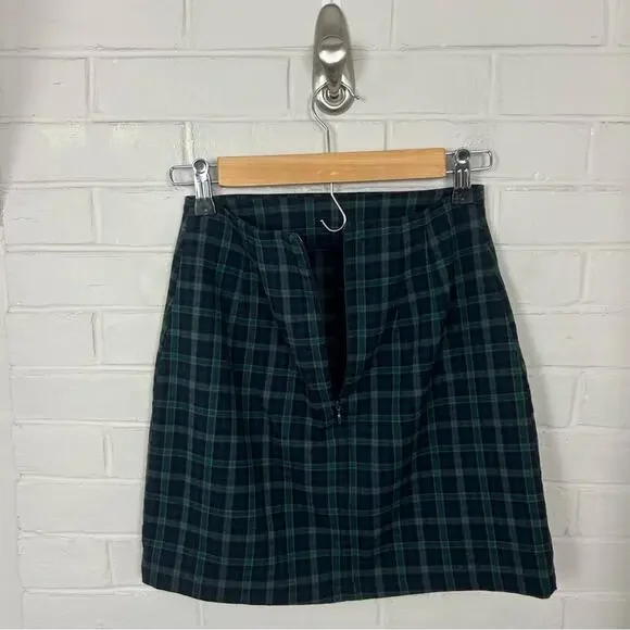Brandy Melville Green Plaid Mini Skirt - Picture 9 of 10